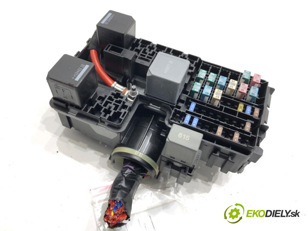 VOLVO XC60 II SUV 2020 173 kW B5 Mild-Hybrid AWD 1969 skříňka poistková  (Pojistková skříňka)