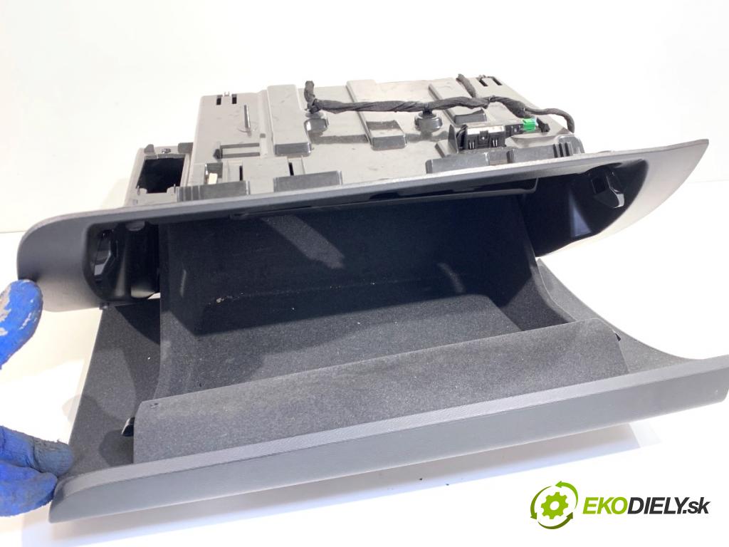 VOLVO XC60 II SUV 2020 173 kW B5 Mild-Hybrid AWD 1969 Priehradka, kastlík spolujazdca 31417596 (Priehradka (kastlík))