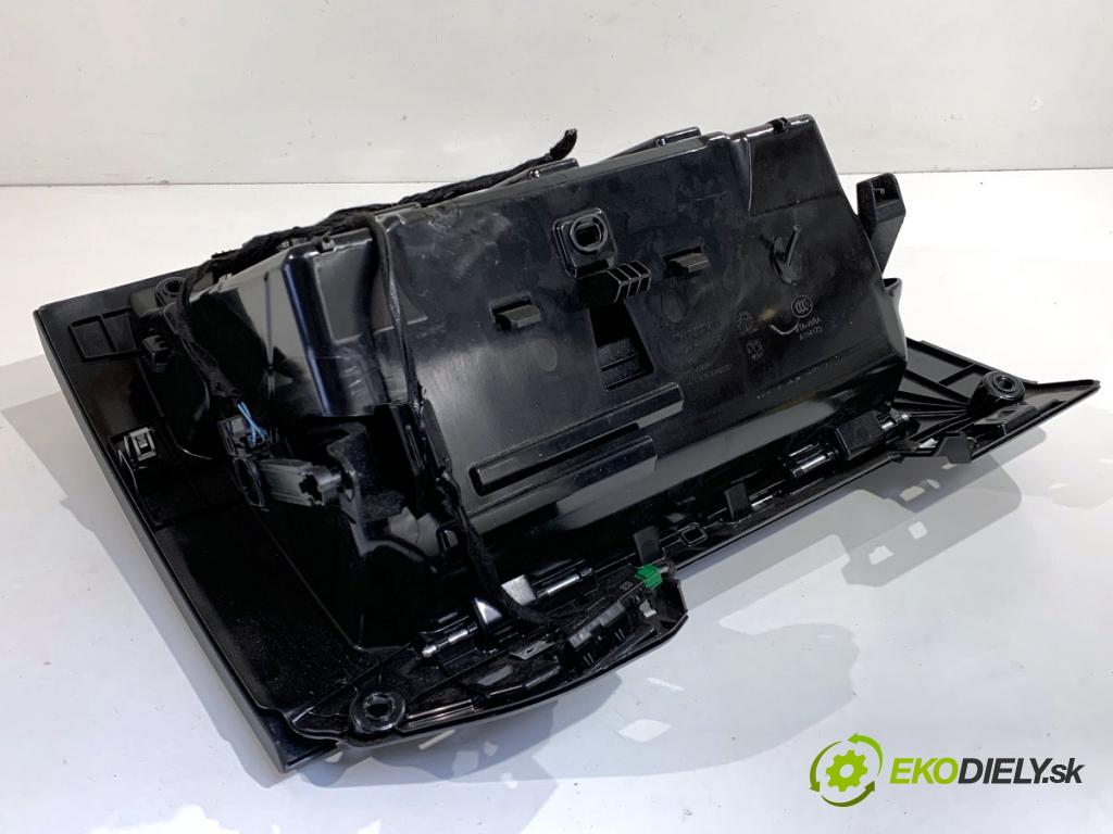 VOLVO XC60 II SUV 2020 173 kW B5 Mild-Hybrid AWD 1969 Priehradka, kastlík spolujazdca 31417596 (Priehradka (kastlík))