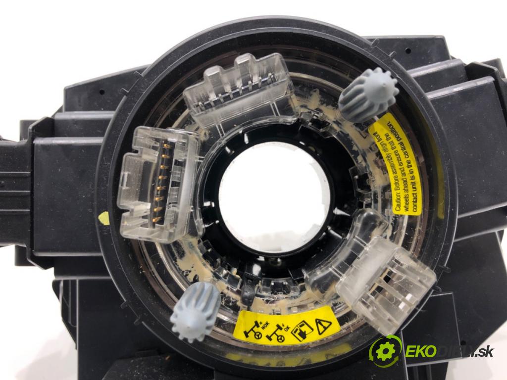 VOLVO XC60 II SUV 2020 173 kW B5 Mild-Hybrid AWD 1969 přepínač kombinovaný 32266025 (Páčky pod volantem)