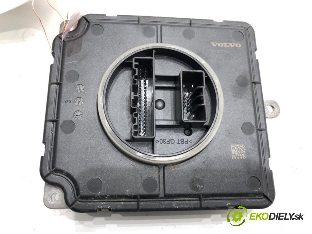 VOLVO XC60 II SUV 2020 173 kW B5 Mild-Hybrid AWD 1969 měnič XENON 31427776 (Řídící jednotka xenonu)