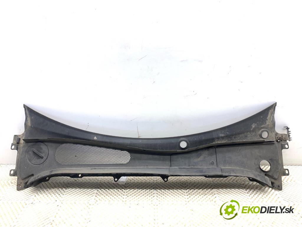 VOLVO XC60 II SUV 2020 173 kW B5 Mild-Hybrid AWD 1969 Torpédo, plast pod čelné okno 31442120 (Torpédo (plast pod čelným sklom))