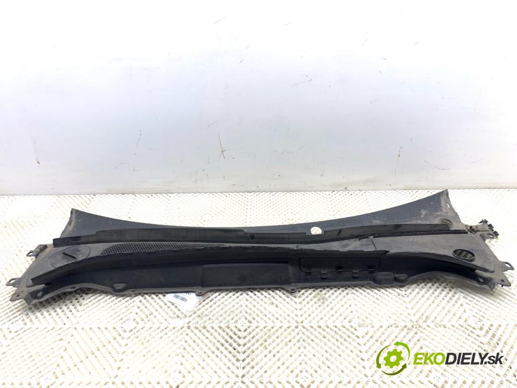 VOLVO XC60 II SUV 2020 173 kW B5 Mild-Hybrid AWD 1969 Torpédo, plast pod čelné okno 31442120 (Torpédo (plast pod čelným sklom))