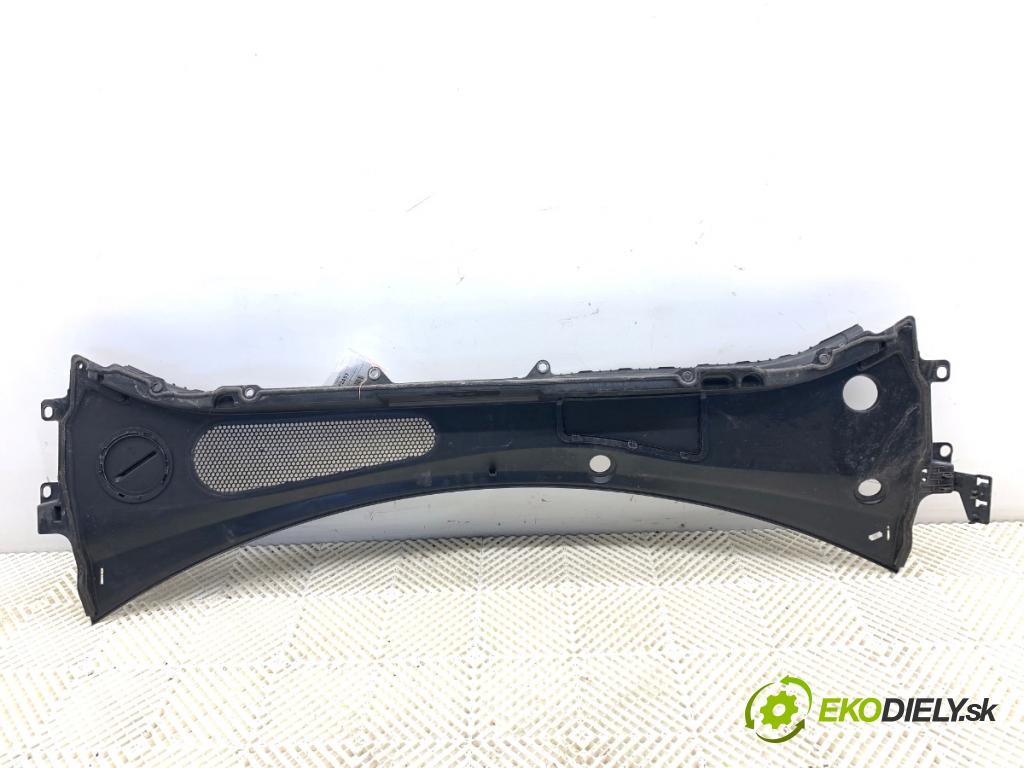 VOLVO XC60 II SUV 2020 173 kW B5 Mild-Hybrid AWD 1969 Torpédo, plast pod čelné okno 31442120 (Torpédo (plast pod čelným sklom))