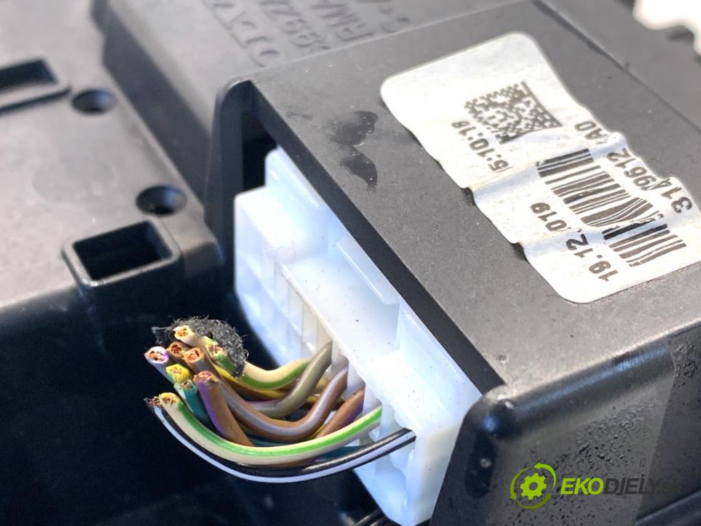 VOLVO XC60 II SUV 2020 173 kW B5 Mild-Hybrid AWD 1969 Svetlo stropné 31479612