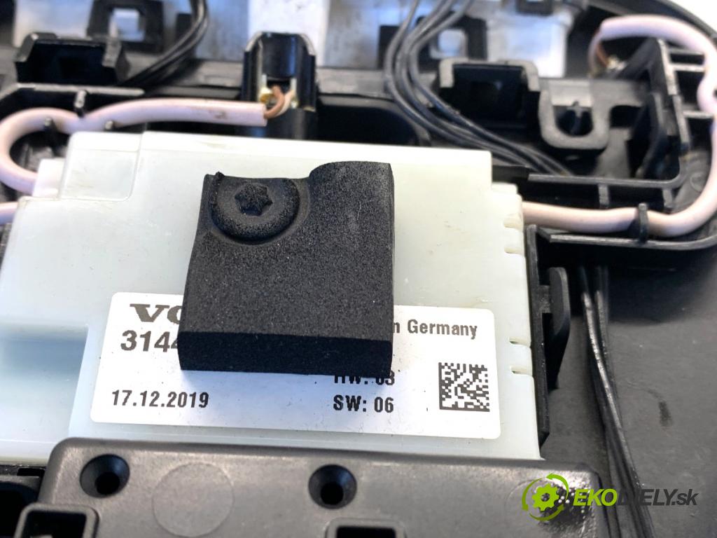 VOLVO XC60 II SUV 2020 173 kW B5 Mild-Hybrid AWD 1969 Svetlo stropné 31479612