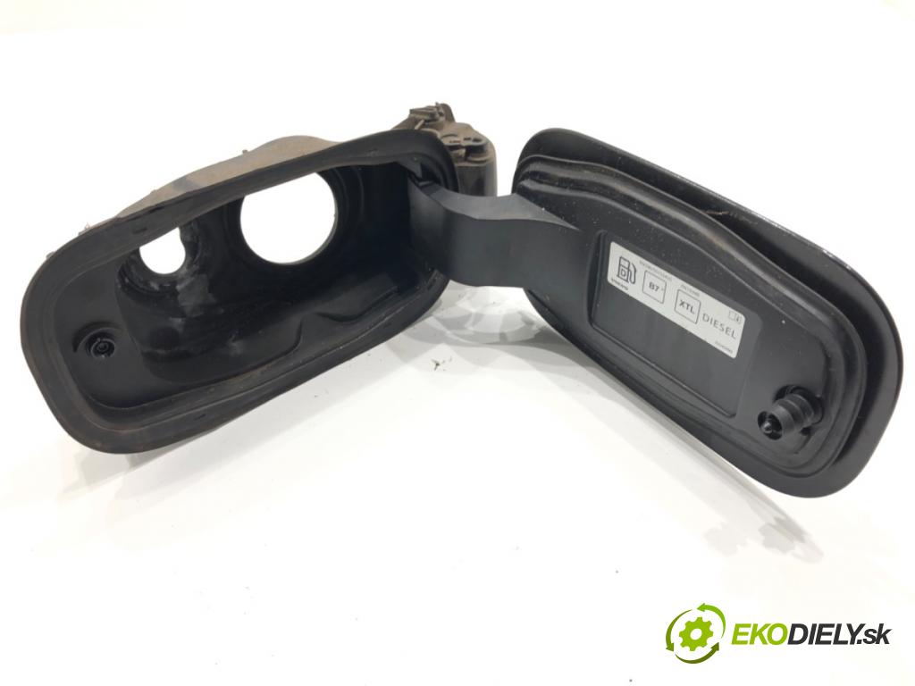 VOLVO XC60 II SUV 2020 173 kW B5 Mild-Hybrid AWD 1969 Dvierka nádrže paliva  (Kľučka dverí ostatné)