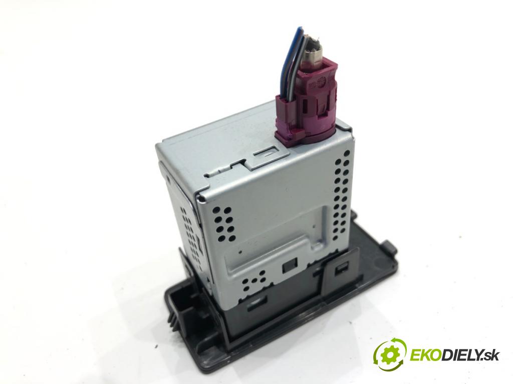 VOLVO XC60 II SUV 2020 173 kW B5 Mild-Hybrid AWD 1969 HNÍZDO: USB 31407038