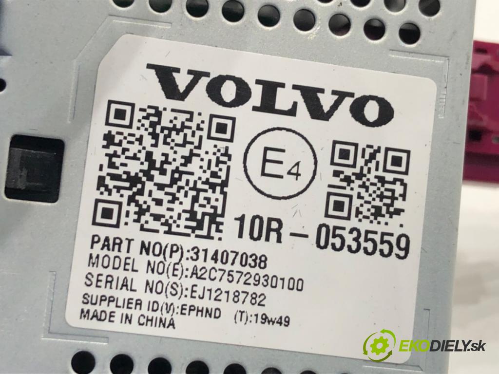 VOLVO XC60 II SUV 2020 173 kW B5 Mild-Hybrid AWD 1969 HNÍZDO: USB 31407038