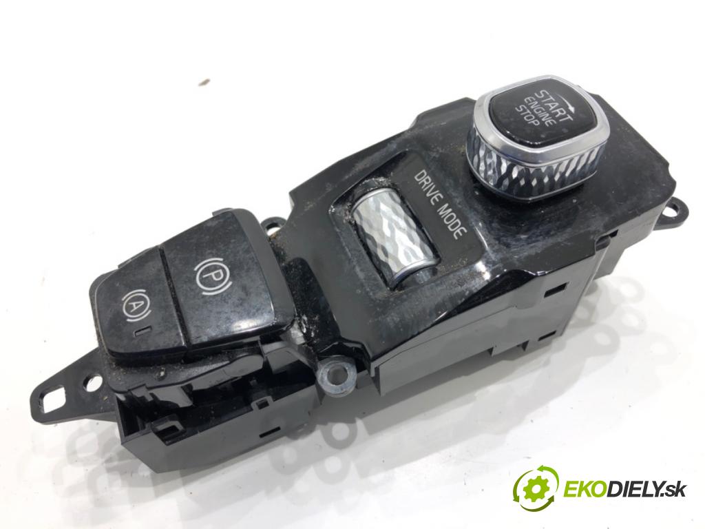 VOLVO XC60 II SUV 2020 173 kW B5 Mild-Hybrid AWD 1969 Kulisa brzdy ručnej brzdy 31443818