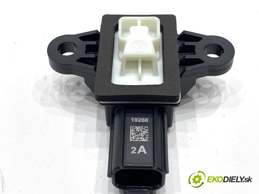 VOLVO XC60 II SUV 2020 173 kW B5 Mild-Hybrid AWD 1969 snímač nárazu 31406731 (Snímač nárazu)