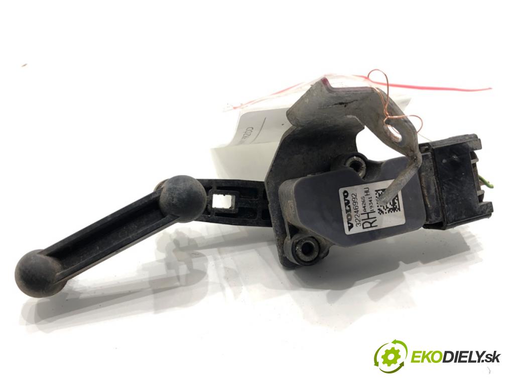 VOLVO XC60 II SUV 2020 173 kW B5 Mild-Hybrid AWD 1969 Snímač XENON pravy predný 32246992