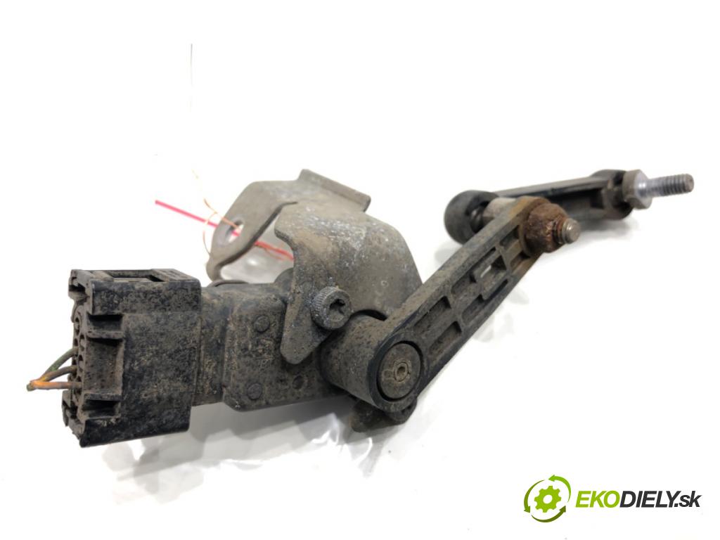 VOLVO XC60 II SUV 2020 173 kW B5 Mild-Hybrid AWD 1969 Snímač XENON pravy predný 32246992