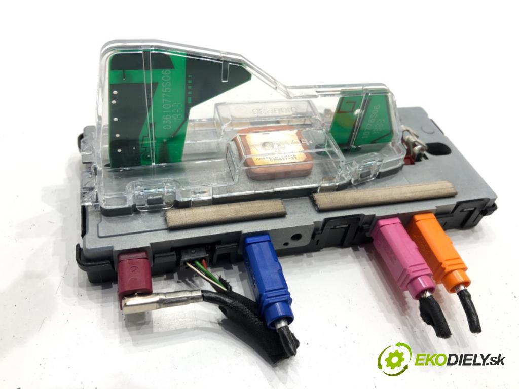 VOLVO XC60 II SUV 2020 173 kW B5 Mild-Hybrid AWD 1969 ANTENA 31438104