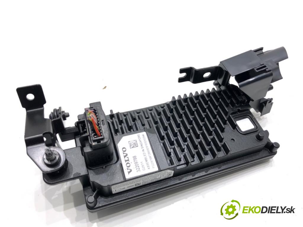 VOLVO XC60 II SUV 2020 173 kW B5 Mild-Hybrid AWD 1969 KAMERA okna prednej 32209788