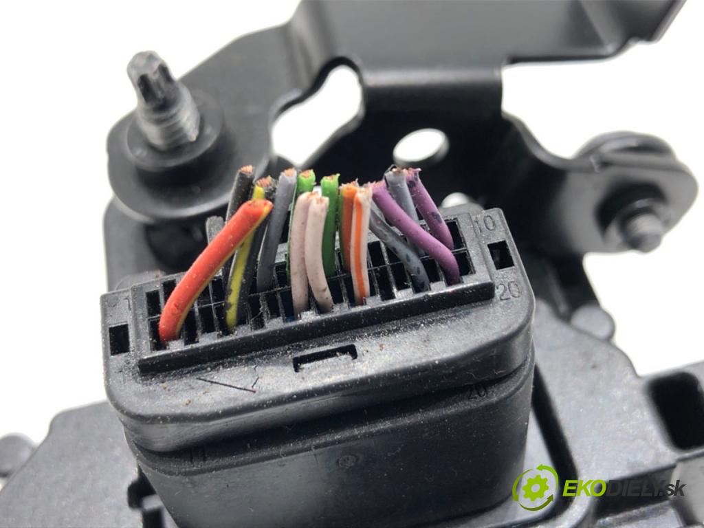 VOLVO XC60 II SUV 2020 173 kW B5 Mild-Hybrid AWD 1969 KAMERA okna prednej 32209788