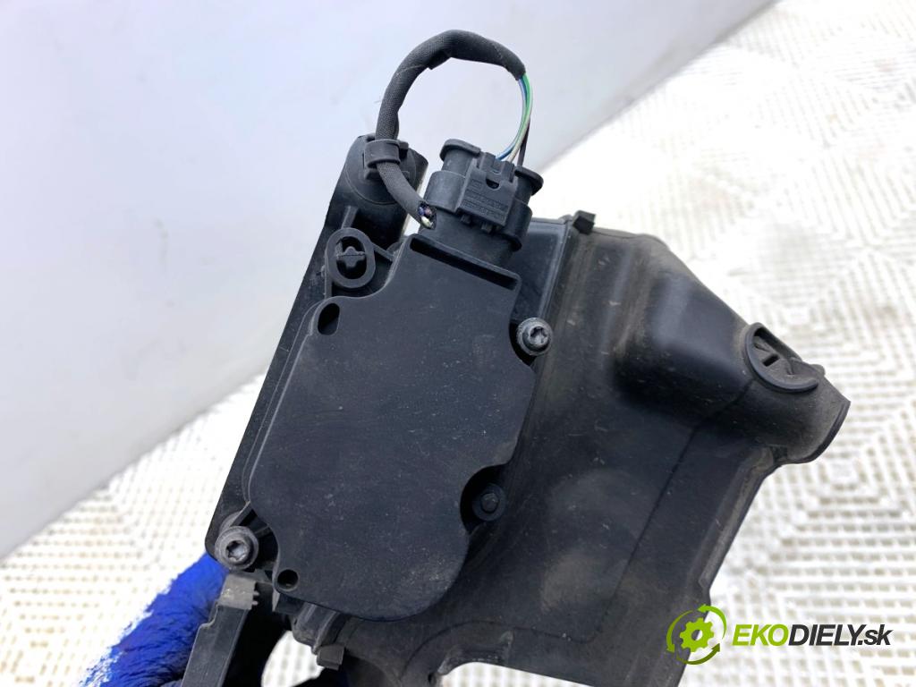 VOLVO XC60 II SUV 2020 173 kW B5 Mild-Hybrid AWD 1969 Volant vzduchu 31425366