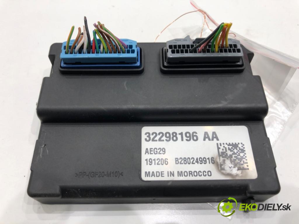 VOLVO XC60 II SUV 2020 173 kW B5 Mild-Hybrid AWD 1969 Modul klimatizácie 32298196 (Kľučka dverí ostatné)