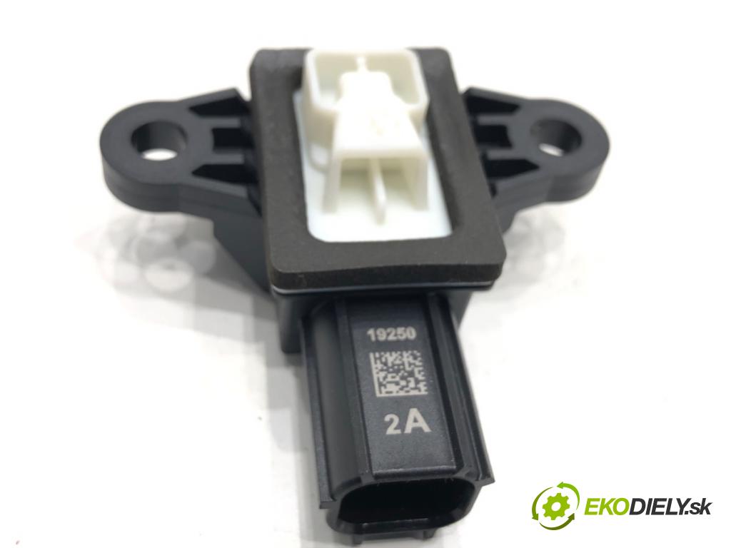 VOLVO XC60 II SUV 2020 173 kW B5 Mild-Hybrid AWD 1969 snímač nárazu 31406731 (Snímač nárazu)