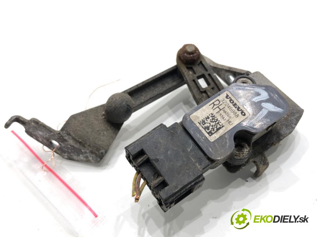 VOLVO XC60 II SUV 2020 173 kW B5 Mild-Hybrid AWD 1969 Snímač XENON zad pravy 31406563