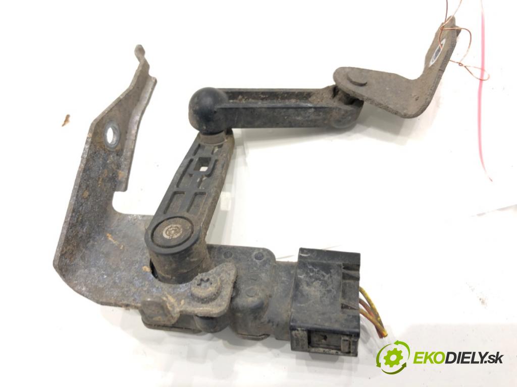 VOLVO XC60 II SUV 2020 173 kW B5 Mild-Hybrid AWD 1969 Snímač XENON zad pravy 31406563