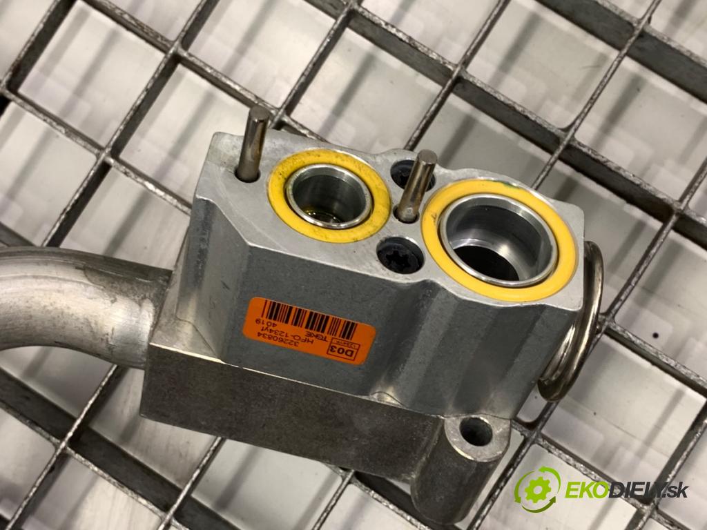 VOLVO XC60 II SUV 2020 173 kW B5 Mild-Hybrid AWD 1969 rúrka klimatizácie 32260834 (Rúrka klimatizácie)