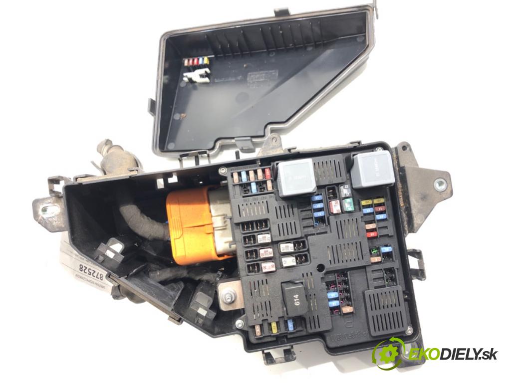 VOLVO XC60 II SUV 2020 173 kW B5 Mild-Hybrid AWD 1969 skříňka poistková  (Pojistková skříňka)