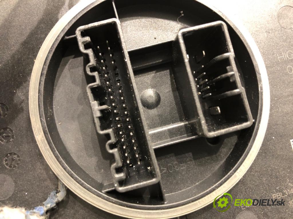 VOLVO XC60 II SUV 2020 173 kW B5 Mild-Hybrid AWD 1969 měnič XENON 31427776 (Řídící jednotka xenonu)