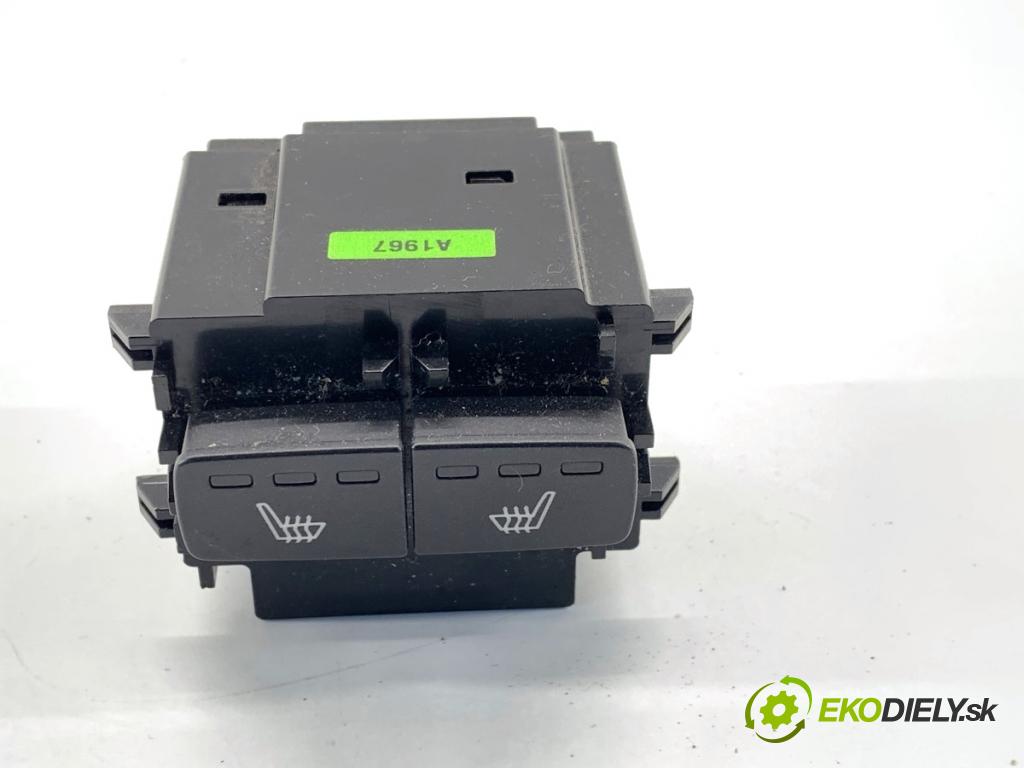 VOLVO XC60 II SUV 2020 173 kW B5 Mild-Hybrid AWD 1969 SPÍNAČE: ohrievania, vyhrievania sedačky 31346786