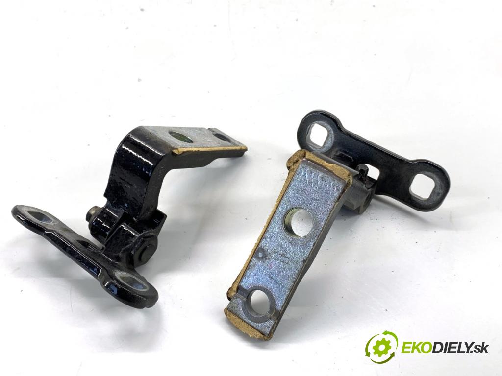 VOLVO XC60 II SUV 2020 173 kW B5 Mild-Hybrid AWD 1969 závesky Dvere predný pravé 31371553