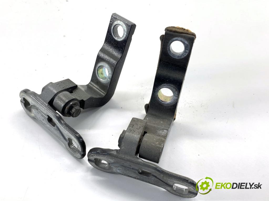 VOLVO XC60 II SUV 2020 173 kW B5 Mild-Hybrid AWD 1969 závěsky dveře přední část pravé 31371553