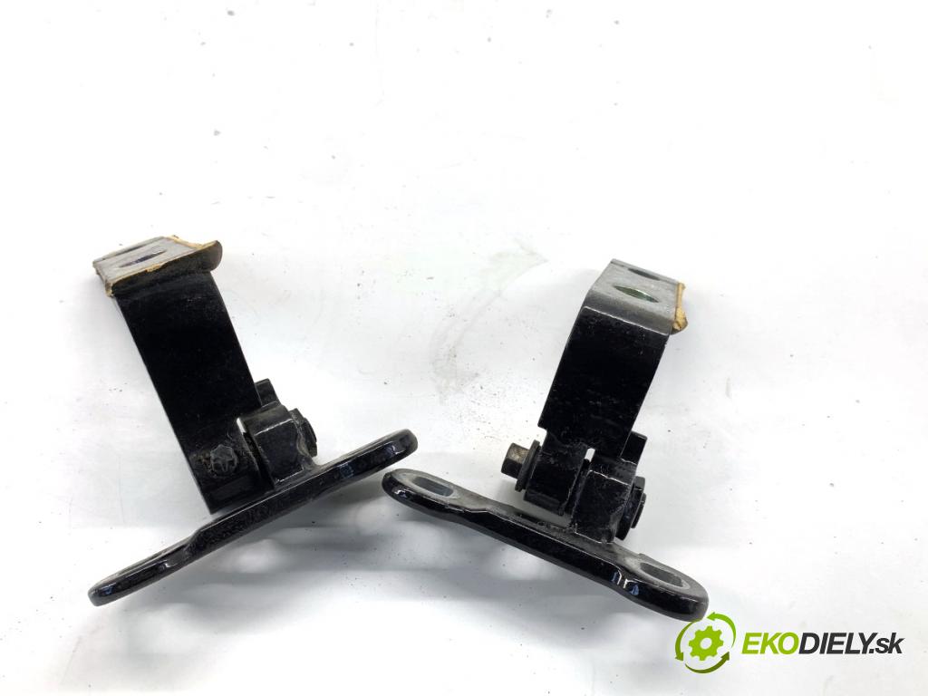 VOLVO XC60 II SUV 2020 173 kW B5 Mild-Hybrid AWD 1969 závěsky dveře přední část pravé 31371553