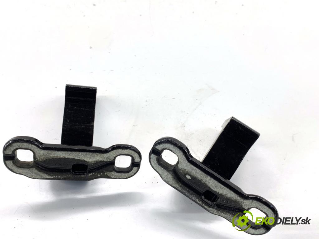 VOLVO XC60 II SUV 2020 173 kW B5 Mild-Hybrid AWD 1969 závesky Dvere zad ľave