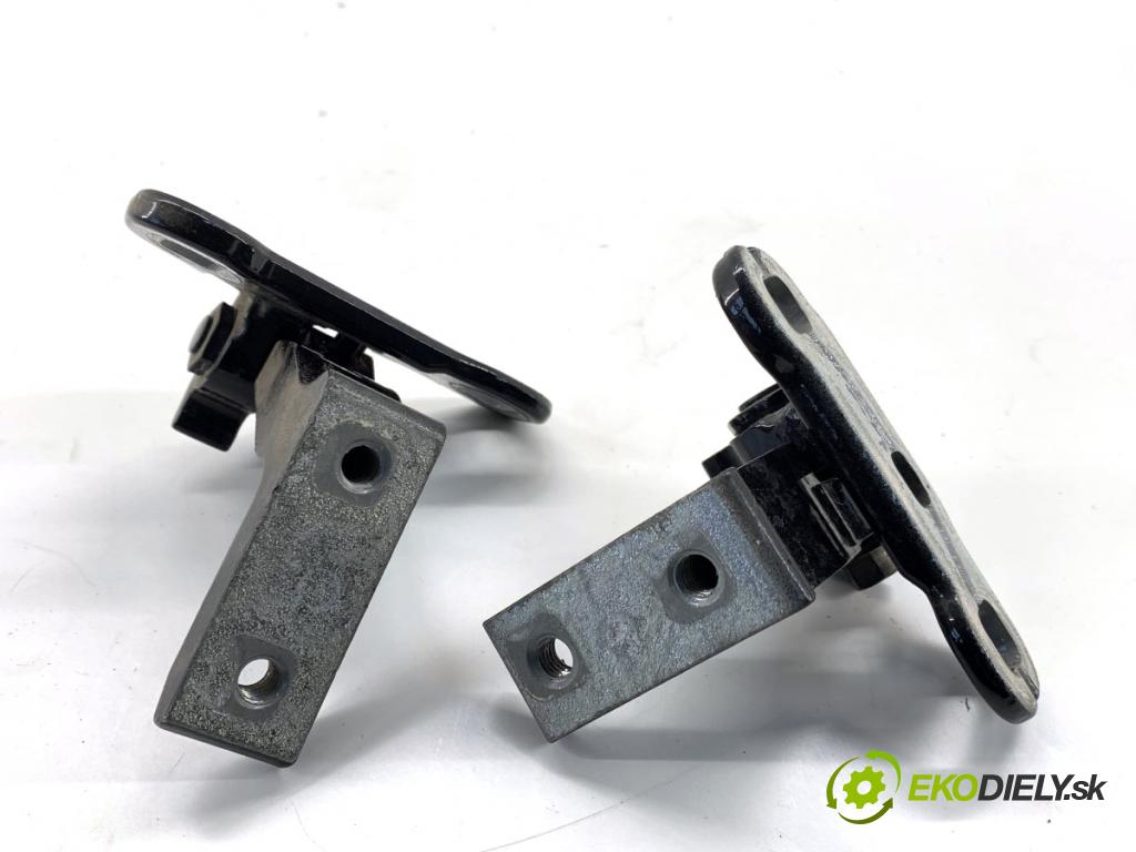 VOLVO XC60 II SUV 2020 173 kW B5 Mild-Hybrid AWD 1969 závesky Dvere zad pravé 31424590