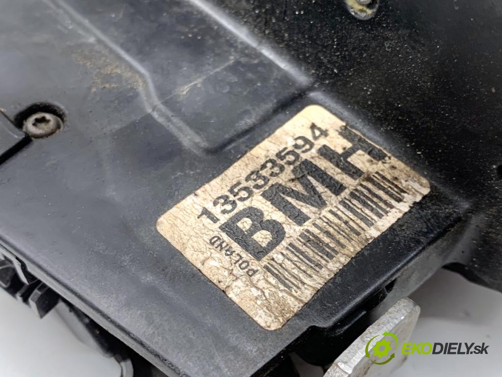 OPEL INSIGNIA B Kombi 2021 128 kW 2.0 CDTi (35) 1995 zámok dveře pravý přední část 13533594