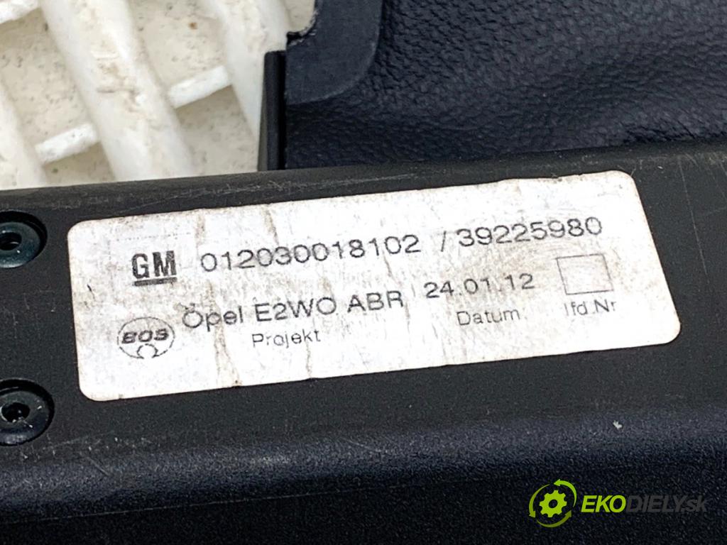 OPEL INSIGNIA B Kombi 2021 128 kW 2.0 CDTi (35) 1995 Roleta kufra 39225980