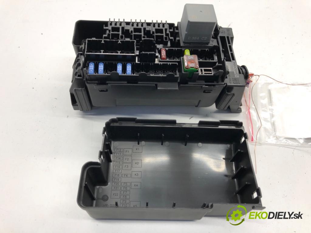 OPEL INSIGNIA B Kombi 2021 128 kW 2.0 CDTi (35) 1995 skříňka poistková 13460664 (Pojistková skříňka)