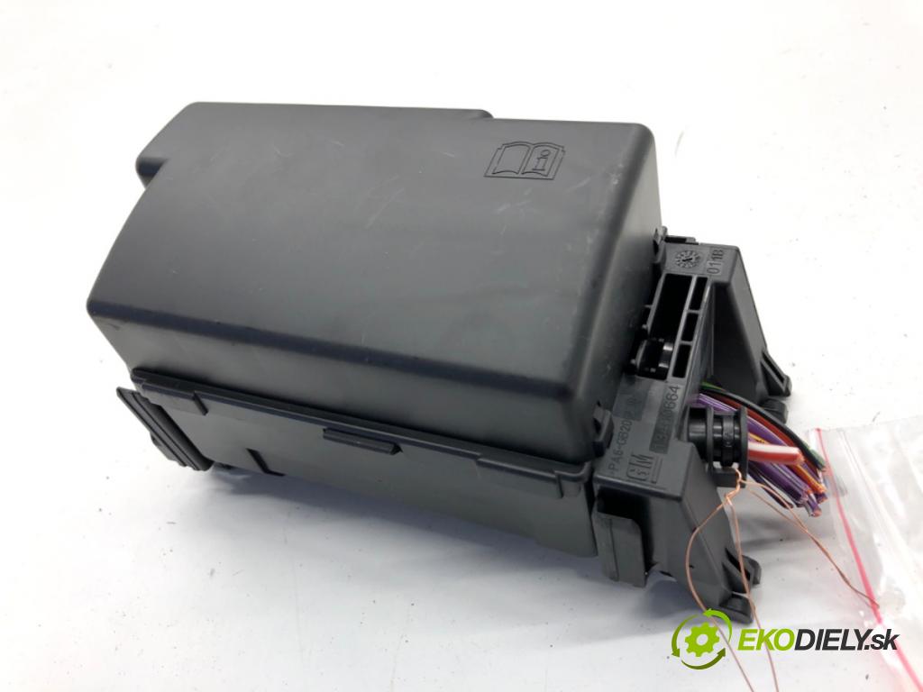 OPEL INSIGNIA B Kombi 2021 128 kW 2.0 CDTi (35) 1995 skříňka poistková 13460664 (Pojistková skříňka)