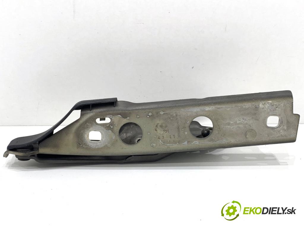 AUDI A6 C7 Kombi 2012 120 kW 2.0 TDI 1968 Záves kapoty pravy predný 4G8823302D