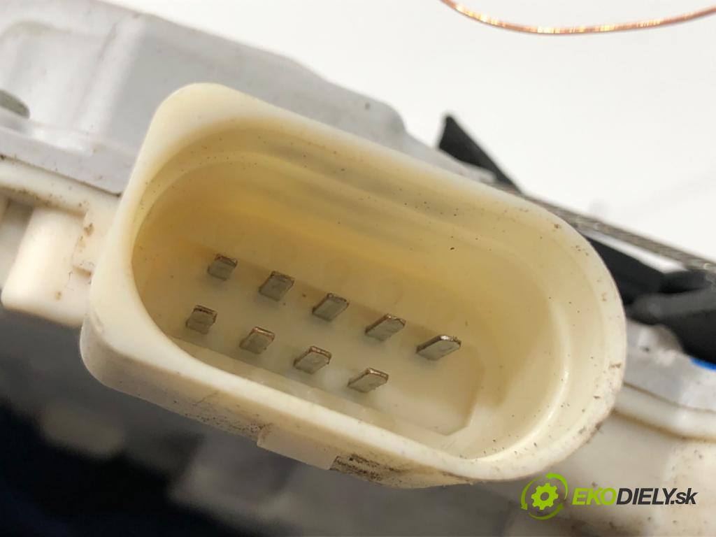 AUDI A6 C7 Kombi 2012 120 kW 2.0 TDI 1968 zámok Dvere pravy zad 4G0839016