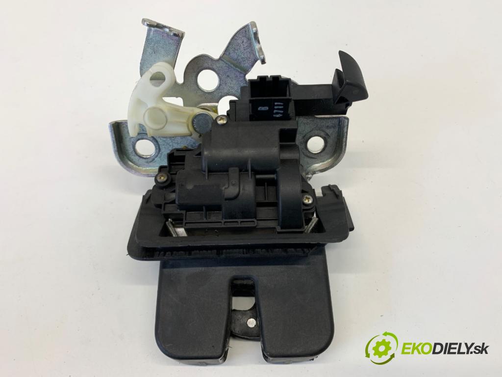 AUDI A6 C7 Kombi 2012 120 kW 2.0 TDI 1968 zámok dverí zad 4G9827520