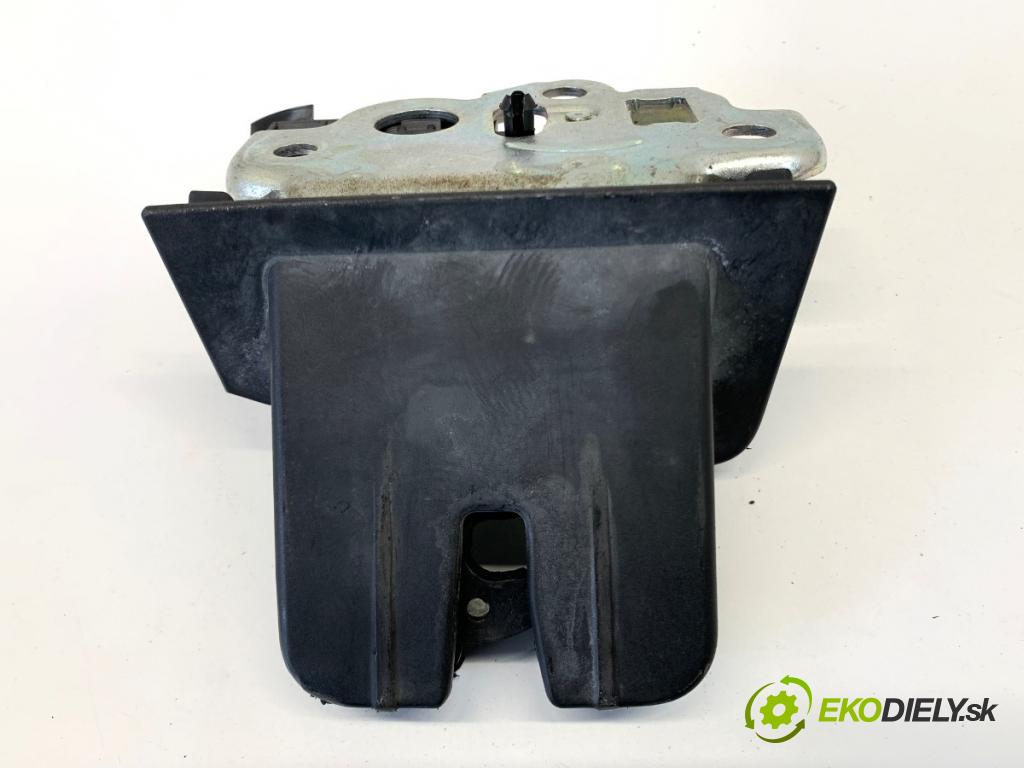 AUDI A6 C7 Kombi 2012 120 kW 2.0 TDI 1968 zámok dverí zad 4G9827520