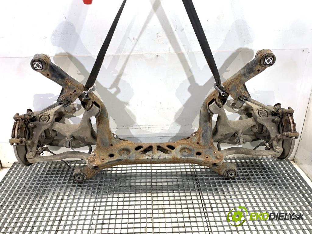 AUDI A6 C7 Kombi 2012 120 kW 2.0 TDI 1968 Výstuha zad 8R0505311F