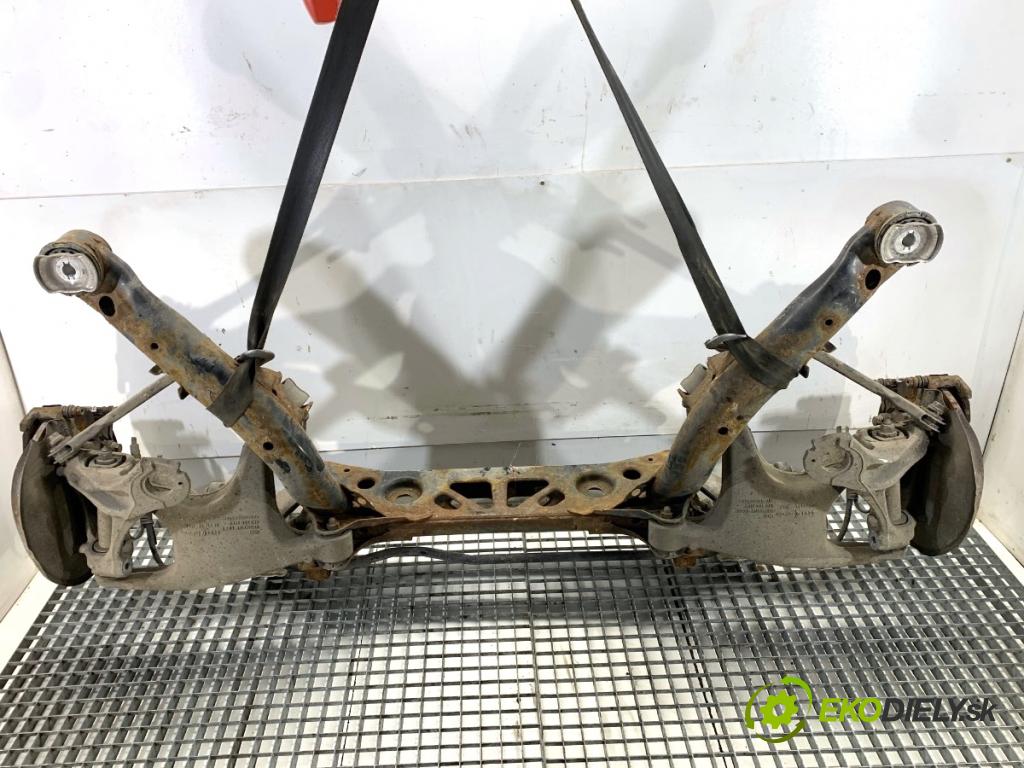 AUDI A6 C7 Kombi 2012 120 kW 2.0 TDI 1968 Výstuha zad 8R0505311F