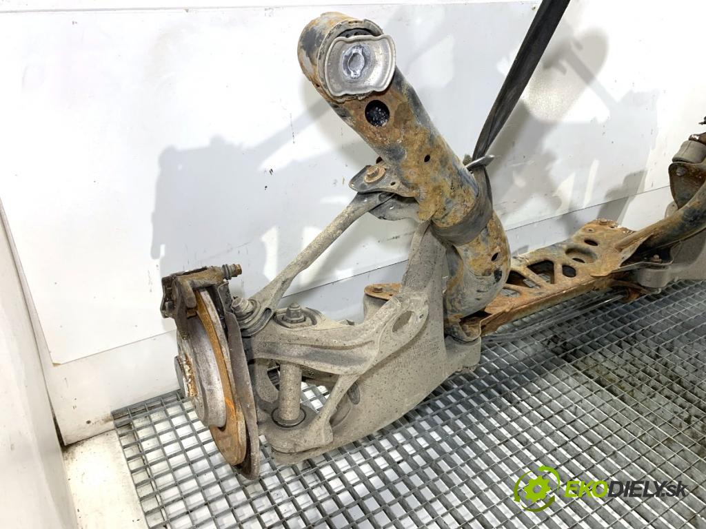 AUDI A6 C7 Kombi 2012 120 kW 2.0 TDI 1968 Výstuha zad 8R0505311F