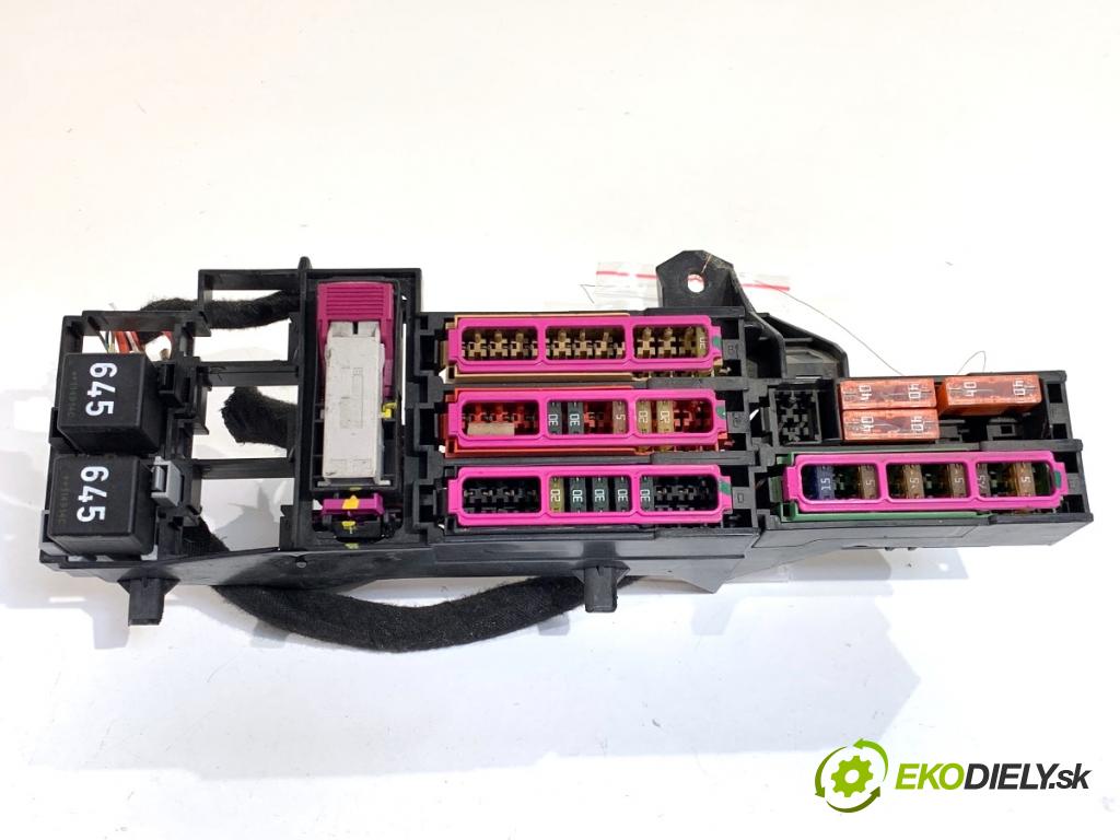 AUDI A6 C7 Kombi 2012 120 kW 2.0 TDI 1968 skříňka poistková 4G0971845A (Pojistková skříňka)