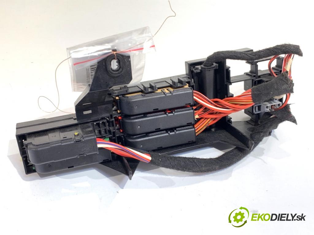 AUDI A6 C7 Kombi 2012 120 kW 2.0 TDI 1968 skříňka poistková 4G0971845A (Pojistková skříňka)