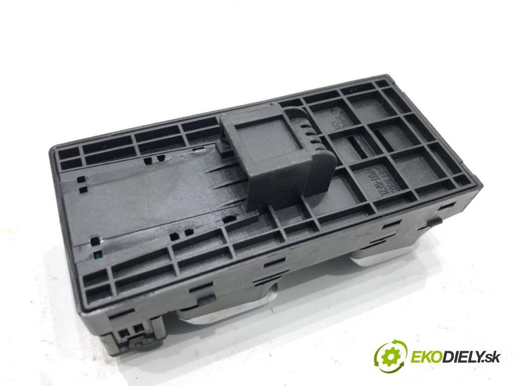 AUDI A6 C7 Kombi 2012 120 kW 2.0 TDI 1968 přepínač oken 4G0959851 (Páčky pod volantem)