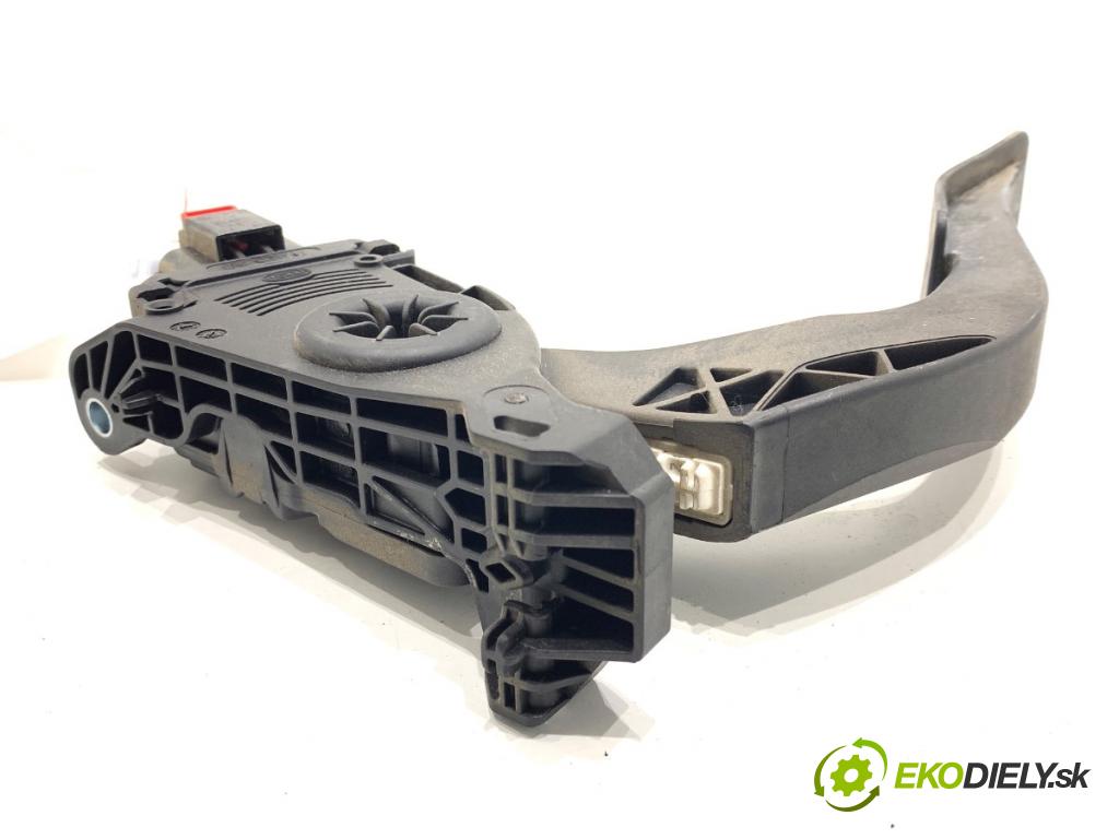 AUDI A6 C7 Kombi 2012 120 kW 2.0 TDI 1968 Potenciometer plynu 8K1723523A (Potenciometer plynového pedálu)