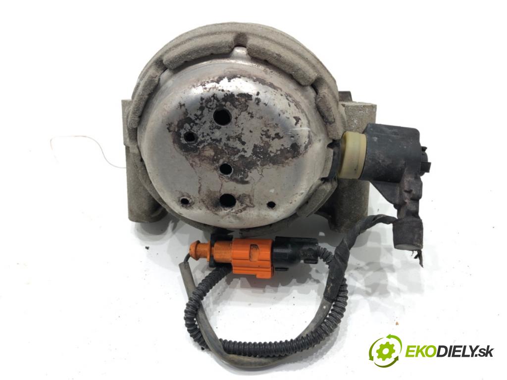 AUDI A6 C7 Kombi 2012 120 kW 2.0 TDI 1968 AirBag motora pravý